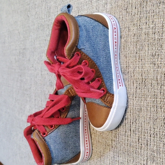 Disney Mickey Mouse Shoes - Picture 5 of 6